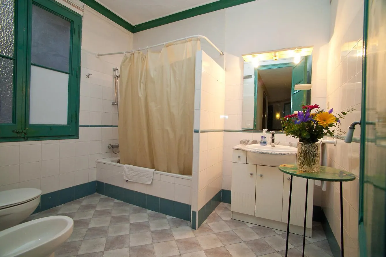 Hostal Que Tal Barcelona Guest house