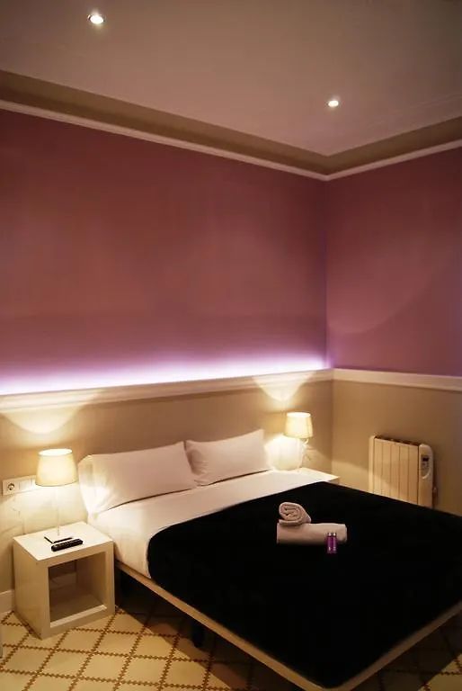 Hostal Que Tal Barcelona 2*,  Spain