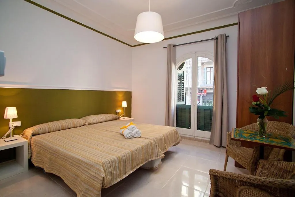 Hostal Que Tal Barcelona 2*,