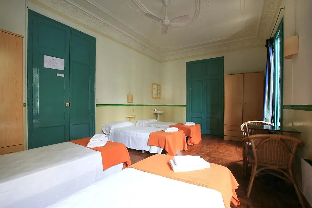 Hostal Que Tal Barcelona 2*,  Spain