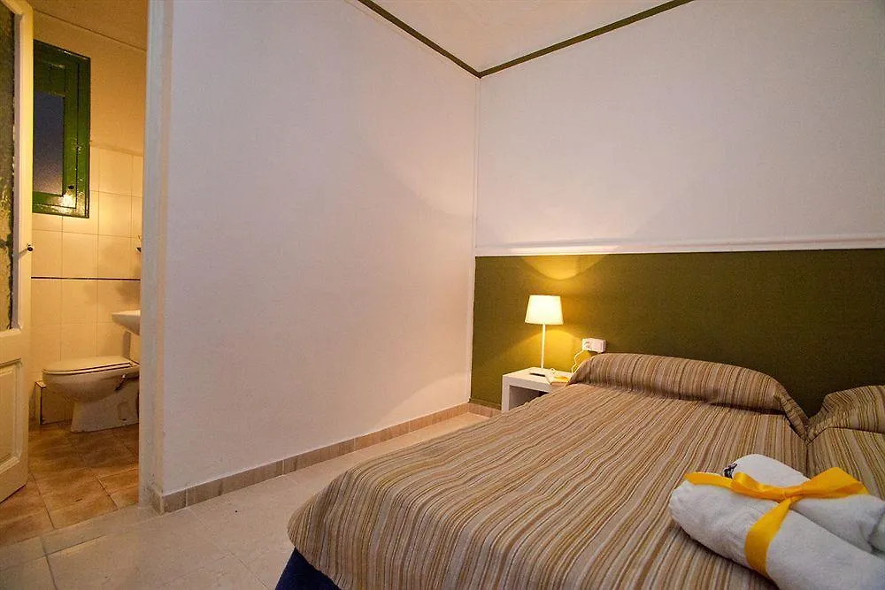 Hostal Que Tal Barcelona Spain