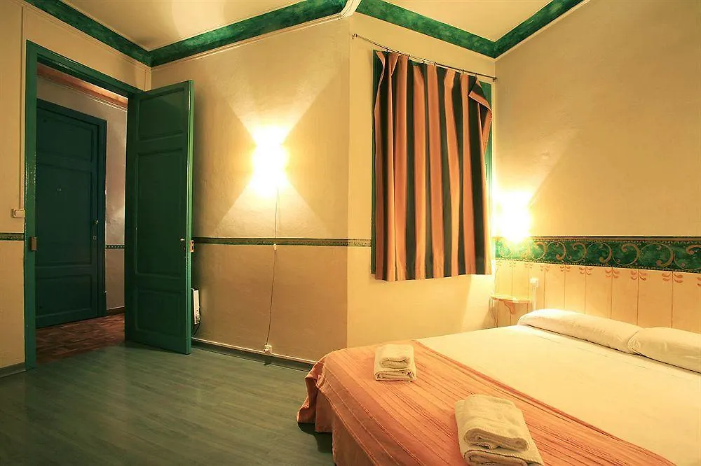 Hostal Que Tal Barcelona Guest house