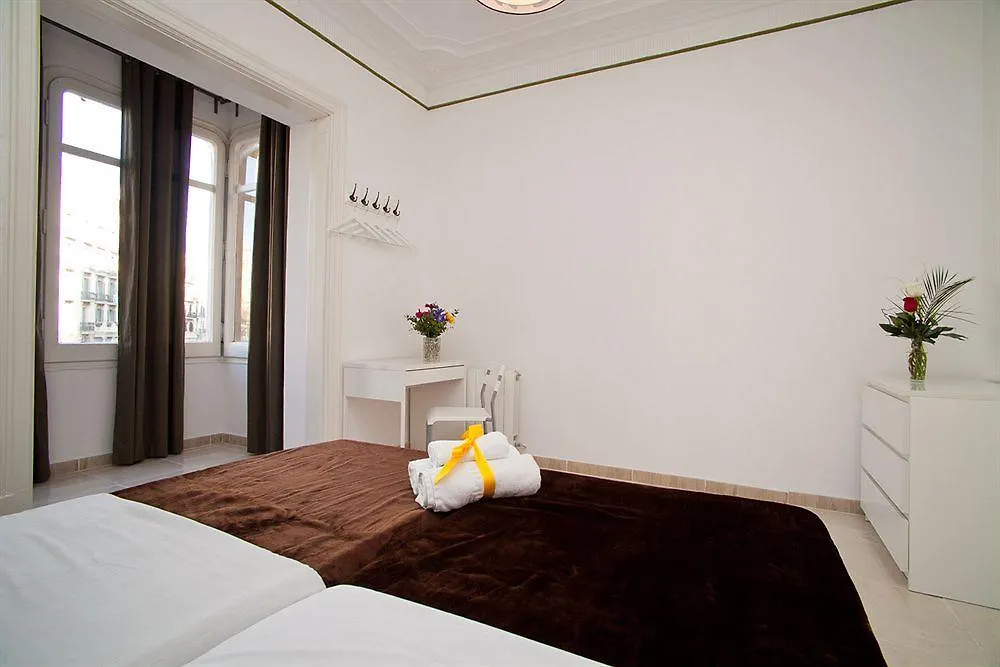 Hostal Que Tal Barcelona 2*,