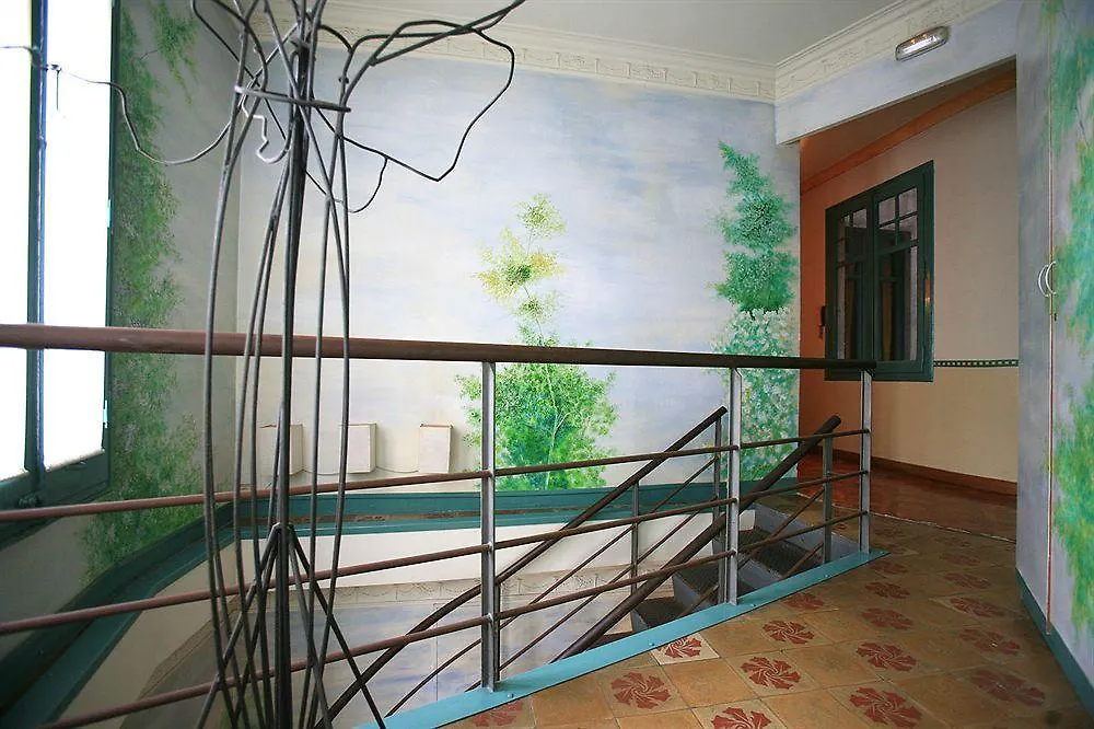 Hostal Que Tal Barcelona Guest house