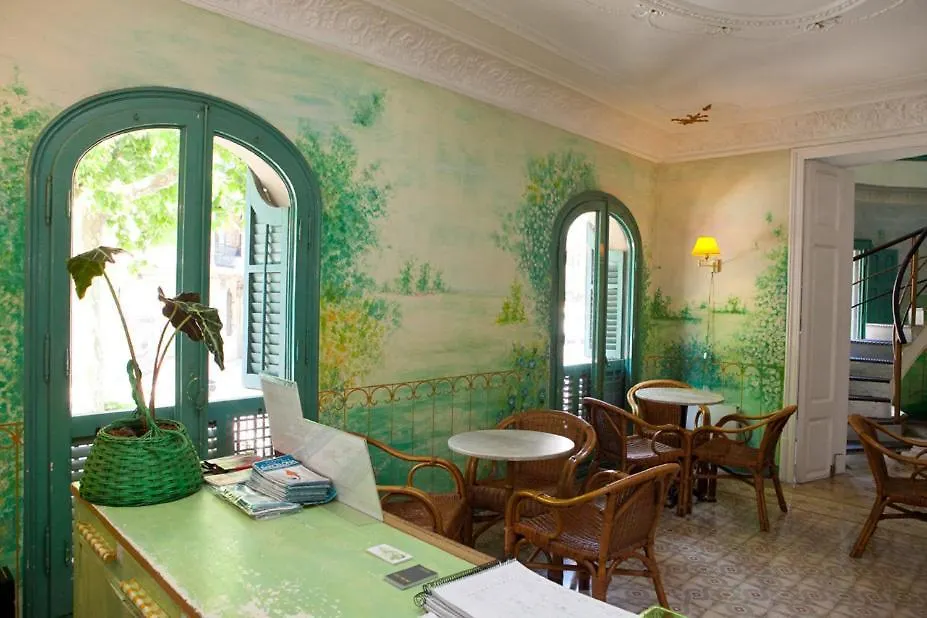 ** Guest house Hostal Que Tal Barcelona Spain