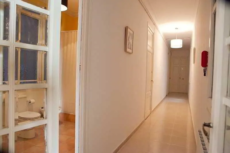 Hostal Que Tal Barcelona 2*,