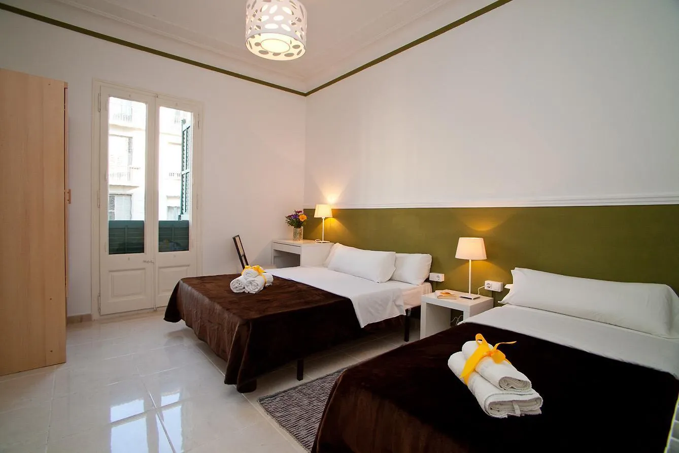 Konukevi Hostal Que Tal Barselona
