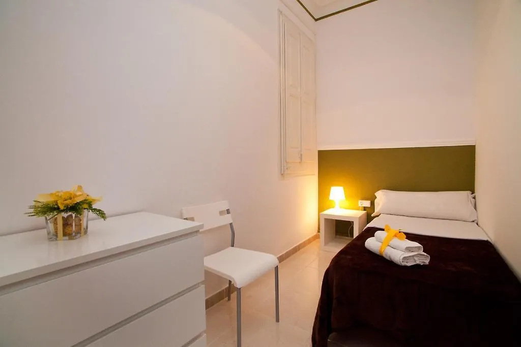 Hostal Que Tal Barselona 2*,